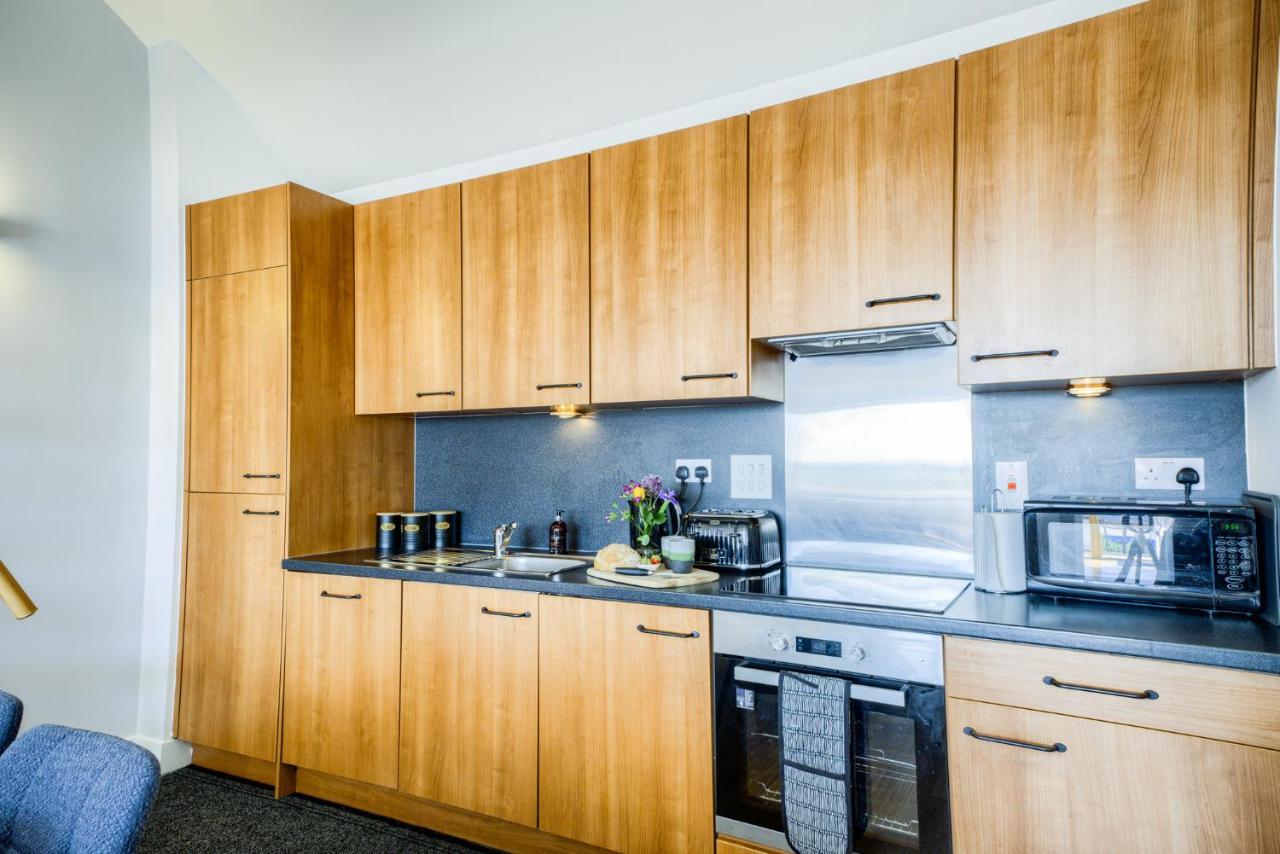 Luxury Townhouse City Centre Private Parking Sleeps 9 By Empower Homes Apartment