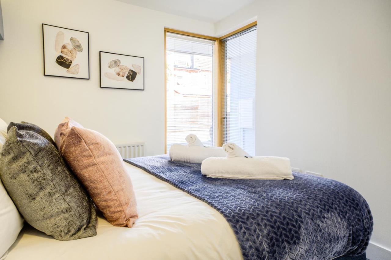 Luxury Townhouse City Centre Private Parking Sleeps 9 By Empower Homes Coventry