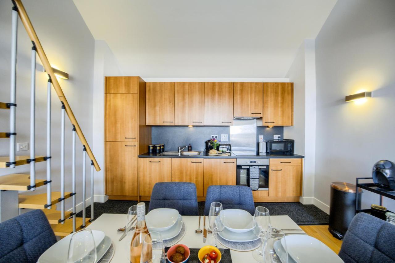 Luxury Townhouse City Centre Private Parking Sleeps 9 By Empower Homes Apartment