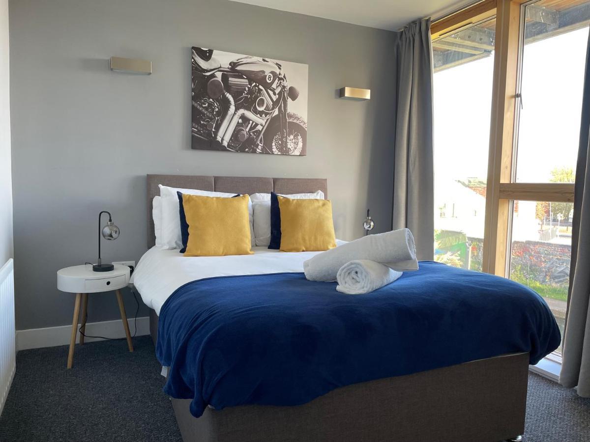 Luxury Townhouse City Centre Private Parking Sleeps 9 By Empower Homes Apartment